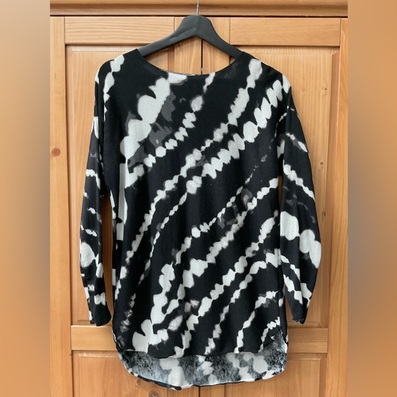 INC Sweater - Abstact pattern with Faux Distressed edges - Picture 10 of 10